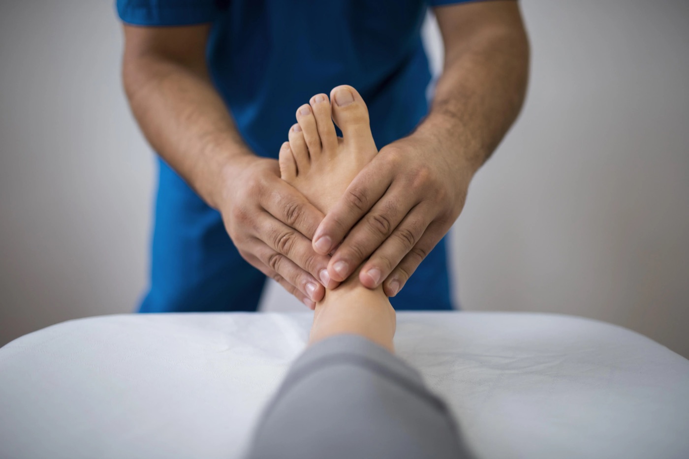 Seduta di terapia manuale presso Dynamic Fisio